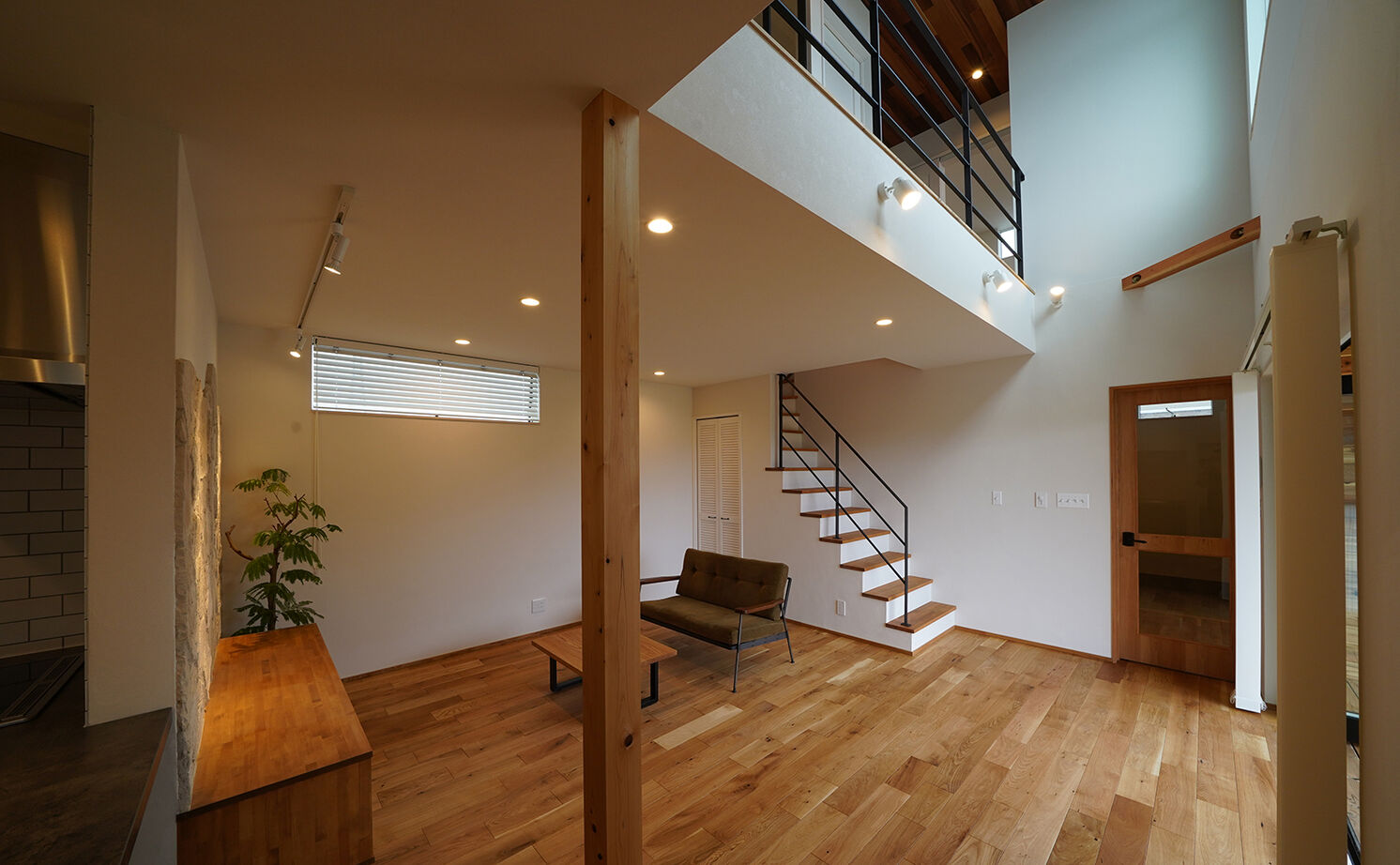 HOLOS HOME（ホロスホーム） 【安城市｜無垢素材｜ウッドデッキ】沖縄の風が吹き抜けるオーシャンリゾートスタイルハウスの建築実例画像12