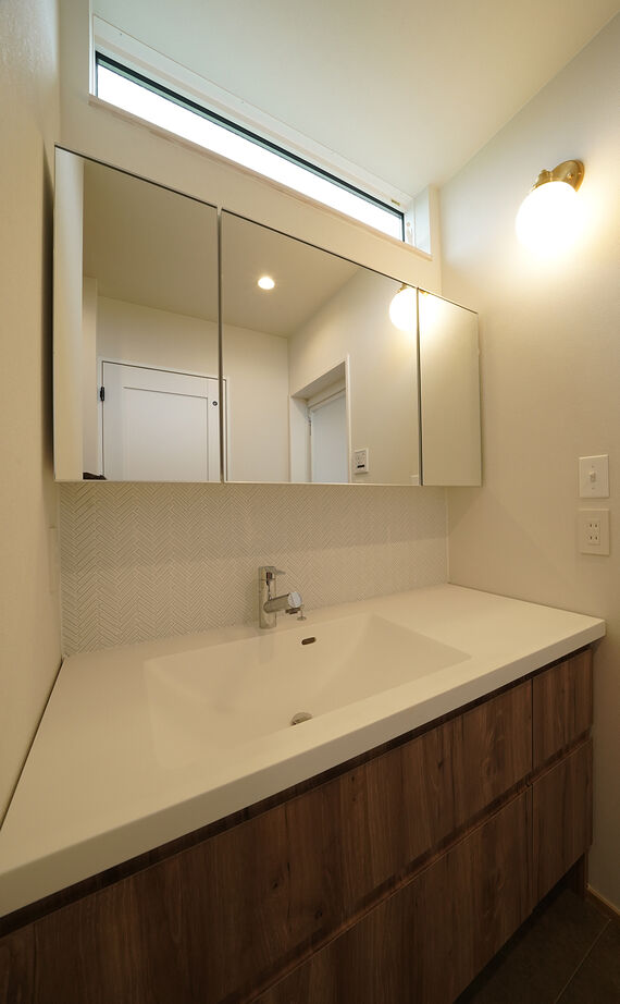 HOLOS HOME（ホロスホーム） 【安城市｜無垢素材｜ウッドデッキ】沖縄の風が吹き抜けるオーシャンリゾートスタイルハウスの建築実例画像15