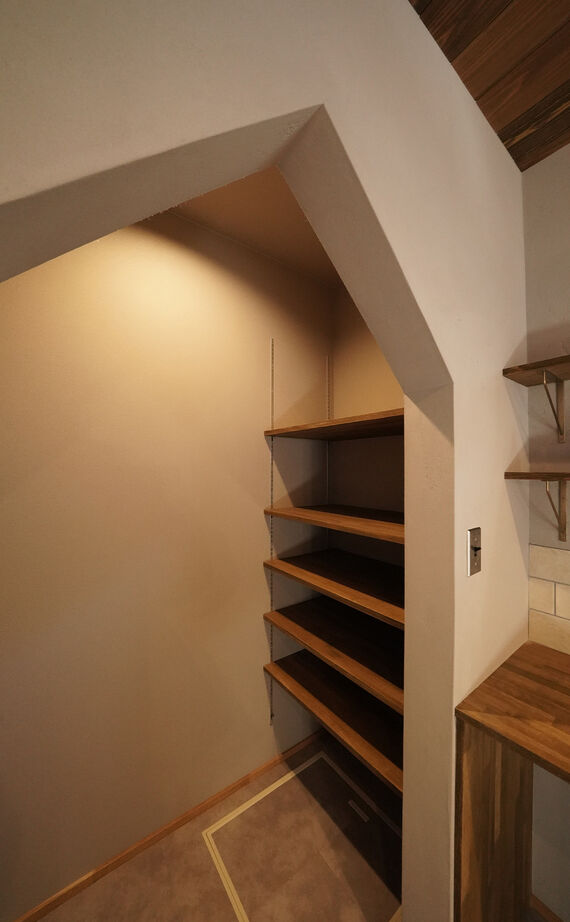 HOLOS HOME（ホロスホーム） 【西尾市│自然素材│吹き抜け】自由設計だからこそセンスが光る、土間＆薪ストーブの家の建築実例画像8