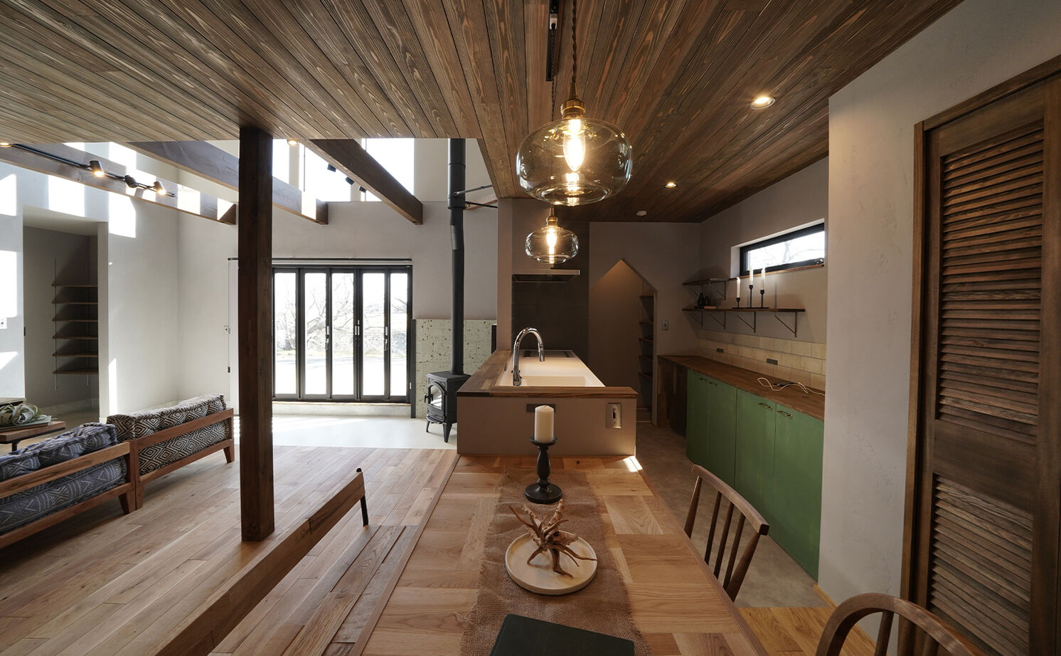 HOLOS HOME（ホロスホーム） 【西尾市│自然素材│吹き抜け】自由設計だからこそセンスが光る、土間＆薪ストーブの家の建築実例画像9