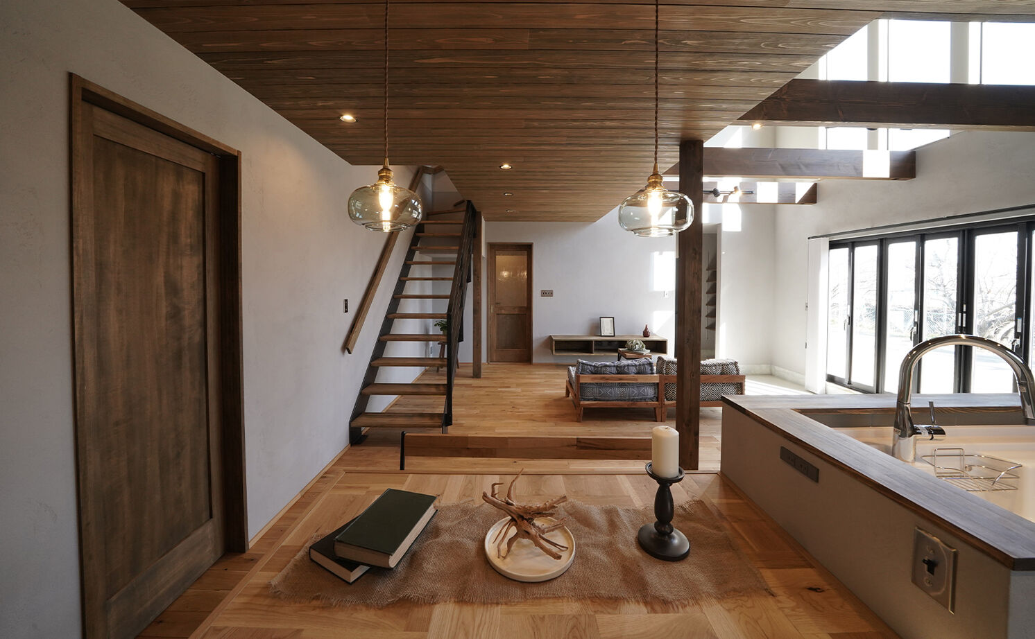 HOLOS HOME（ホロスホーム） 【西尾市│自然素材│吹き抜け】自由設計だからこそセンスが光る、土間＆薪ストーブの家の建築実例画像10