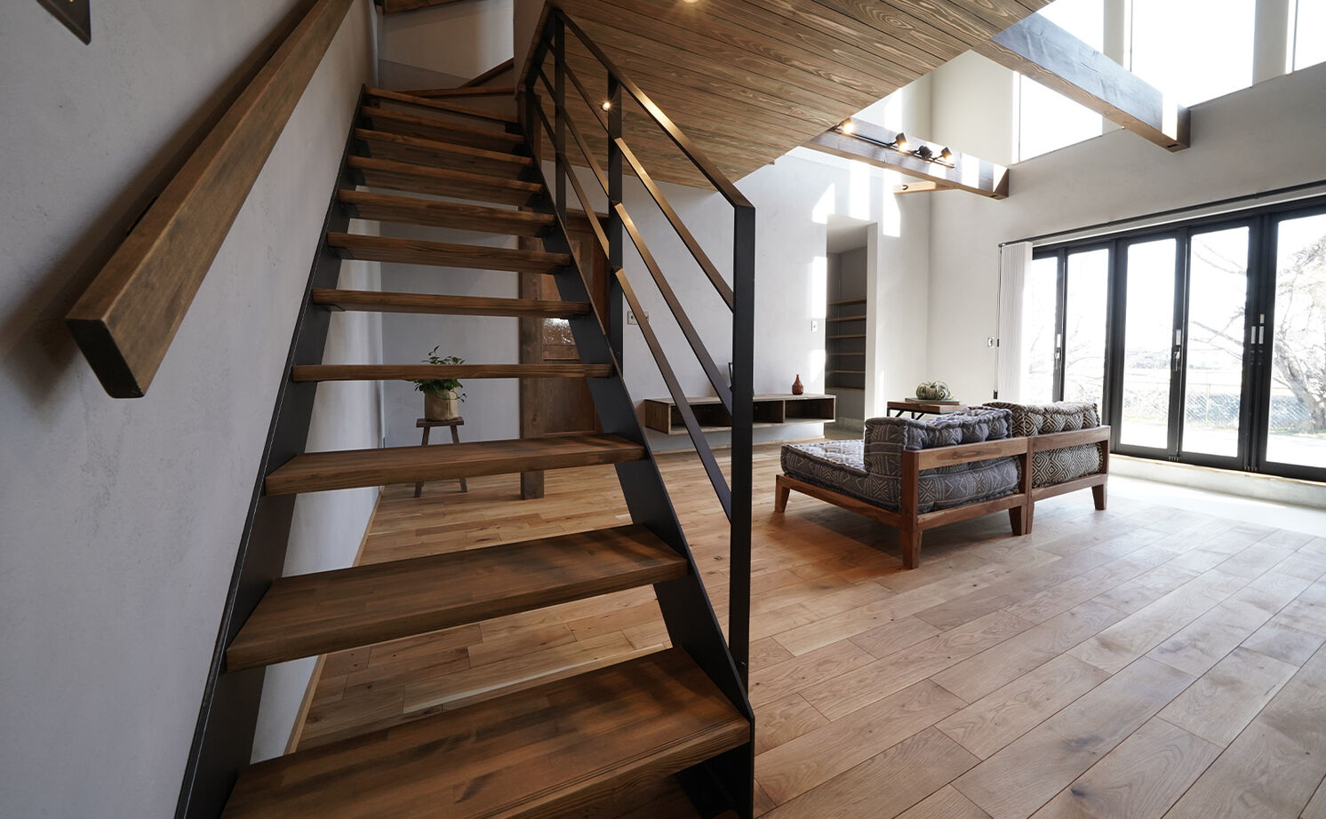 HOLOS HOME（ホロスホーム） 【西尾市│自然素材│吹き抜け】自由設計だからこそセンスが光る、土間＆薪ストーブの家の建築実例画像11