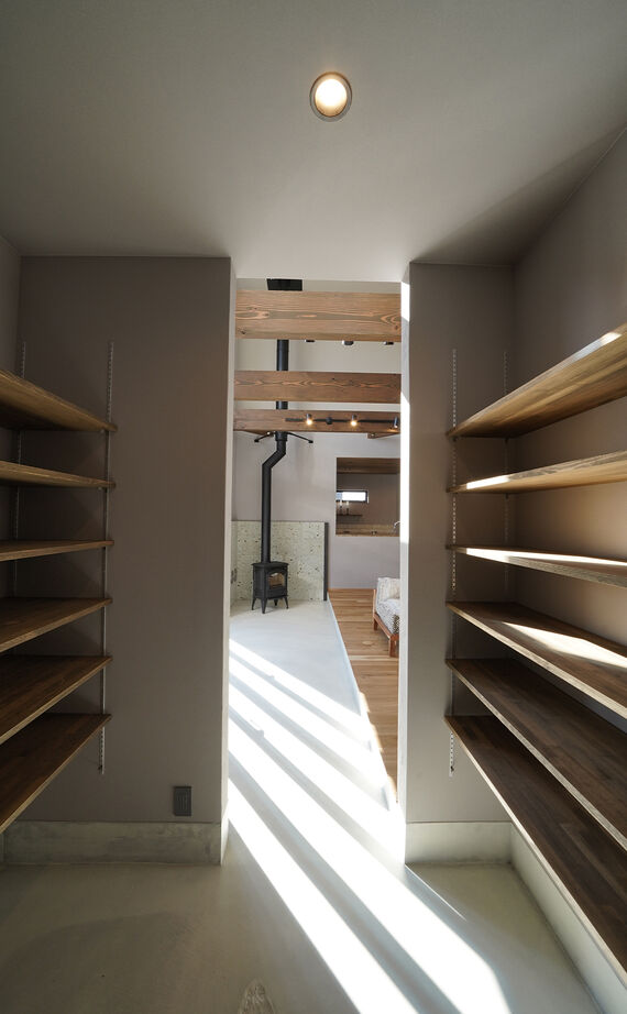 HOLOS HOME（ホロスホーム） 【西尾市│自然素材│吹き抜け】自由設計だからこそセンスが光る、土間＆薪ストーブの家の建築実例画像12