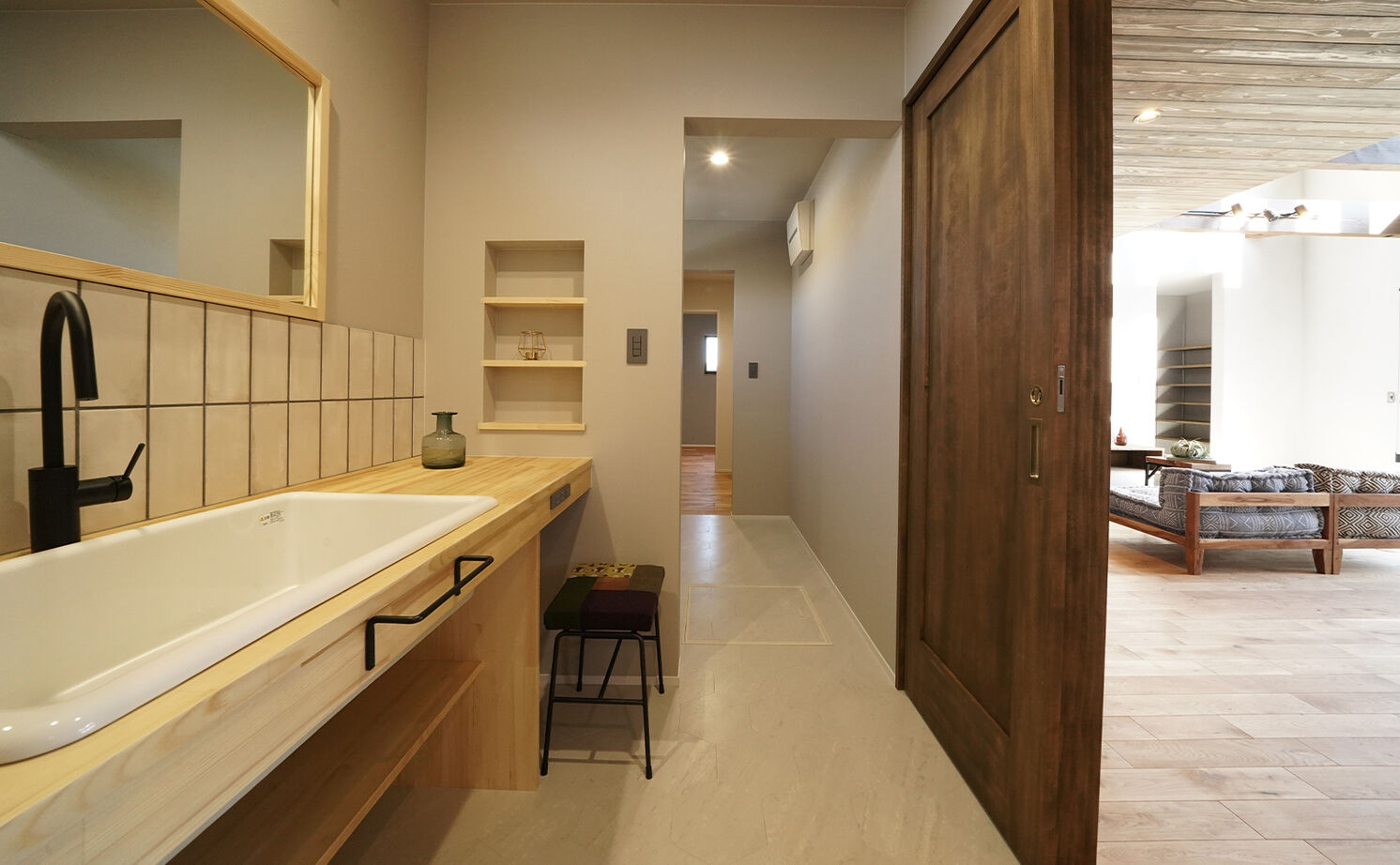 HOLOS HOME（ホロスホーム） 【西尾市│自然素材│吹き抜け】自由設計だからこそセンスが光る、土間＆薪ストーブの家の建築実例画像15