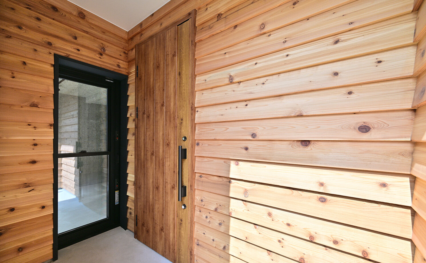 HOLOS HOME（ホロスホーム） 【名古屋市│スキップフロア｜ライトコート】２階リビングとインナーガレージのある家の建築実例画像3