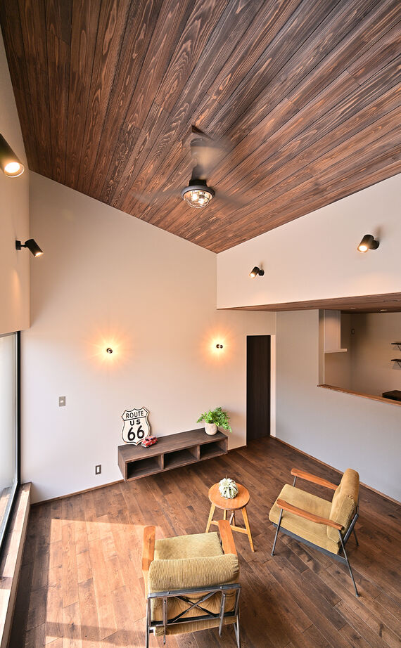 HOLOS HOME（ホロスホーム） 【名古屋市│スキップフロア｜ライトコート】２階リビングとインナーガレージのある家の建築実例画像5