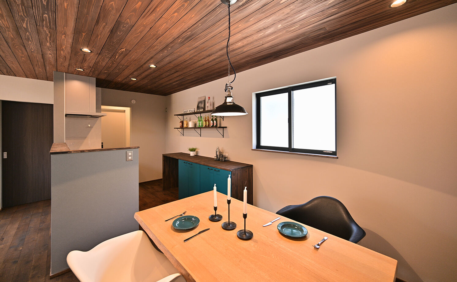 HOLOS HOME（ホロスホーム） 【名古屋市│スキップフロア｜ライトコート】２階リビングとインナーガレージのある家の建築実例画像7