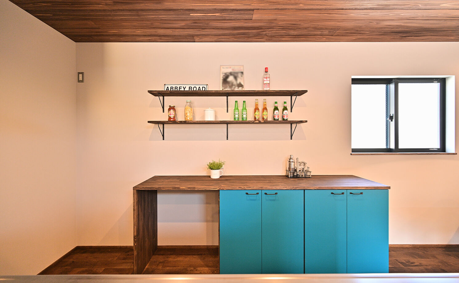 HOLOS HOME（ホロスホーム） 【名古屋市│スキップフロア｜ライトコート】２階リビングとインナーガレージのある家の建築実例画像10