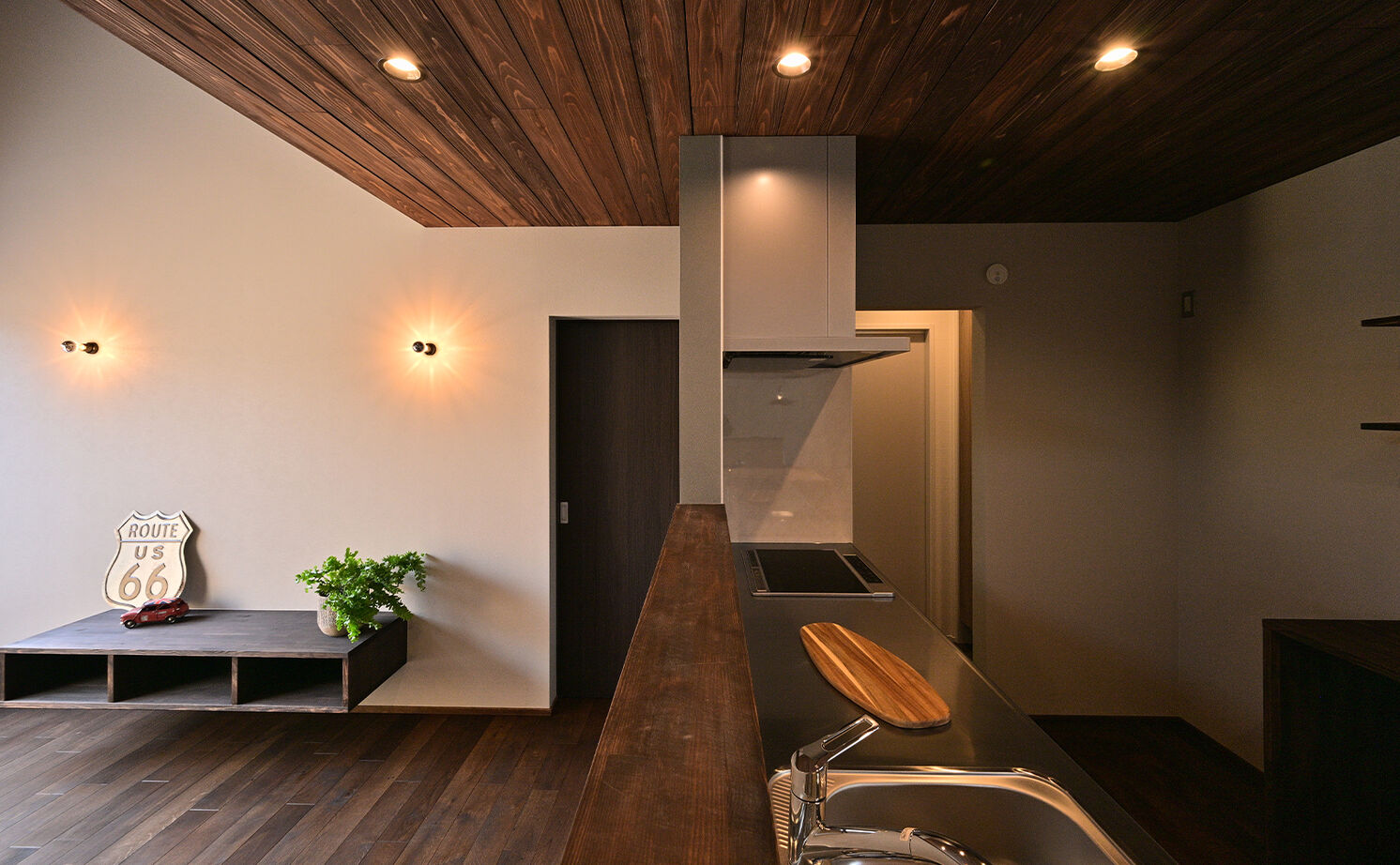 HOLOS HOME（ホロスホーム） 【名古屋市│スキップフロア｜ライトコート】２階リビングとインナーガレージのある家の建築実例画像11