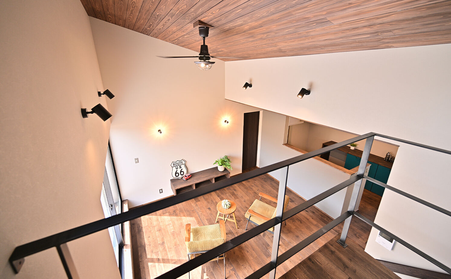 HOLOS HOME（ホロスホーム） 【名古屋市│スキップフロア｜ライトコート】２階リビングとインナーガレージのある家の建築実例画像12