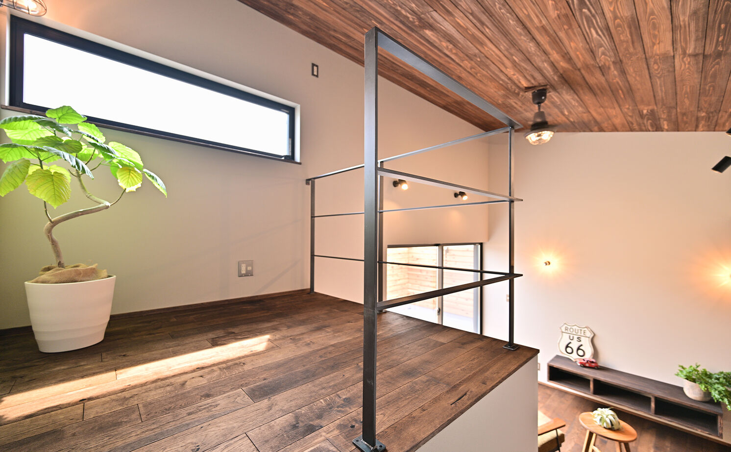 HOLOS HOME（ホロスホーム） 【名古屋市│スキップフロア｜ライトコート】２階リビングとインナーガレージのある家の建築実例画像13