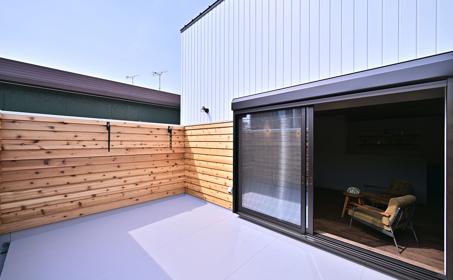 HOLOS HOME（ホロスホーム） 【名古屋市│スキップフロア｜ライトコート】２階リビングとインナーガレージのある家の建築実例画像16