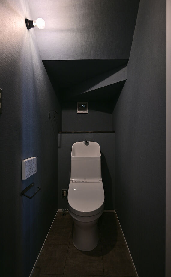 HOLOS HOME（ホロスホーム） 【名古屋市│スキップフロア｜ライトコート】２階リビングとインナーガレージのある家の建築実例画像20