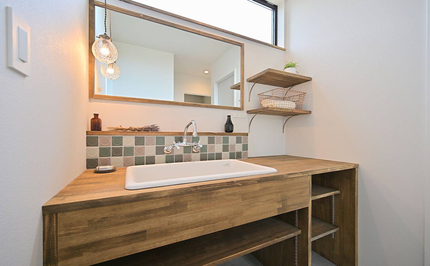 HOLOS HOME（ホロスホーム） 【知多郡｜畳スペース｜土間｜広々ガレージ】モスグリーンのガルバが映える、個性光るアウトドアハウスの建築実例画像11