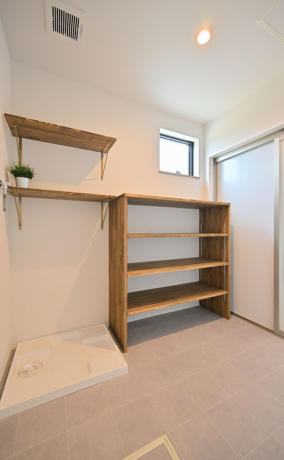 HOLOS HOME（ホロスホーム） 【知多郡｜畳スペース｜土間｜広々ガレージ】モスグリーンのガルバが映える、個性光るアウトドアハウスの建築実例画像12