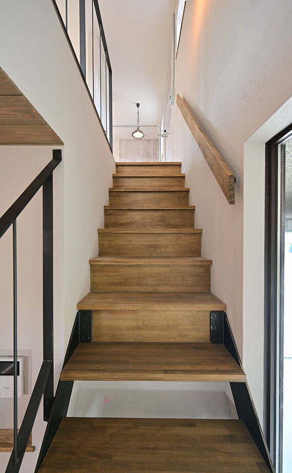 HOLOS HOME（ホロスホーム） 【知多郡｜畳スペース｜土間｜広々ガレージ】モスグリーンのガルバが映える、個性光るアウトドアハウスの建築実例画像13