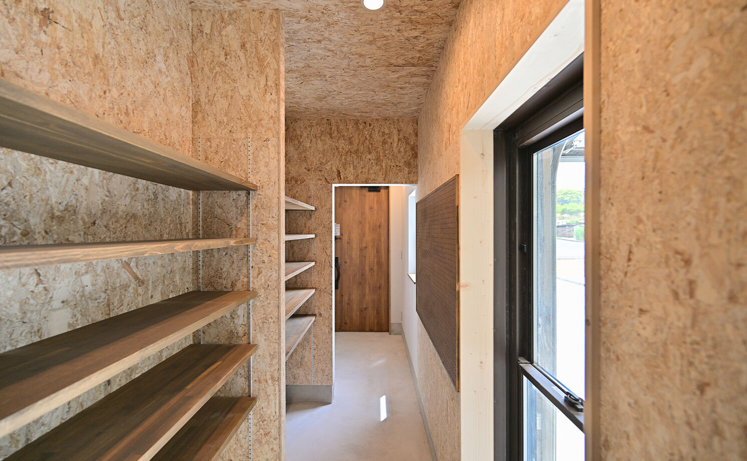 HOLOS HOME（ホロスホーム） 【知多郡｜畳スペース｜土間｜広々ガレージ】モスグリーンのガルバが映える、個性光るアウトドアハウスの建築実例画像19