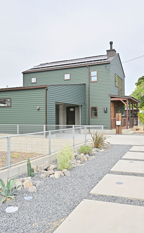 HOLOS HOME（ホロスホーム） 【知多郡｜畳スペース｜土間｜広々ガレージ】モスグリーンのガルバが映える、個性光るアウトドアハウスの建築実例画像20