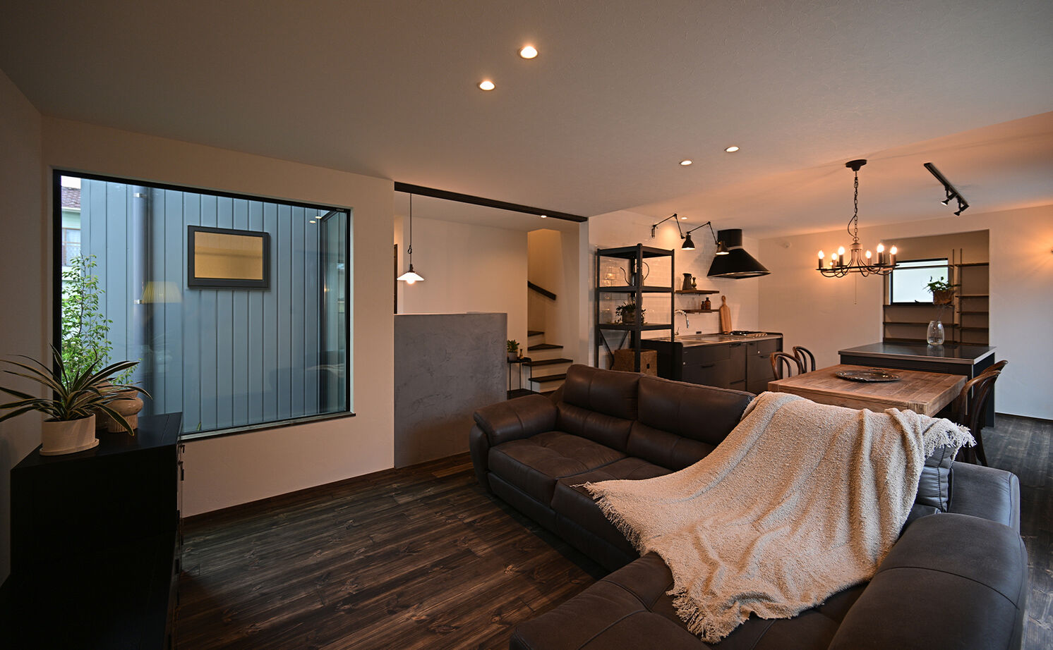 HOLOS HOME（ホロスホーム） 【知多郡｜サンルーム｜自然素材】シンプルな中に機能美が光る、ヨーロピアンスタイルが息づく家の建築実例画像4