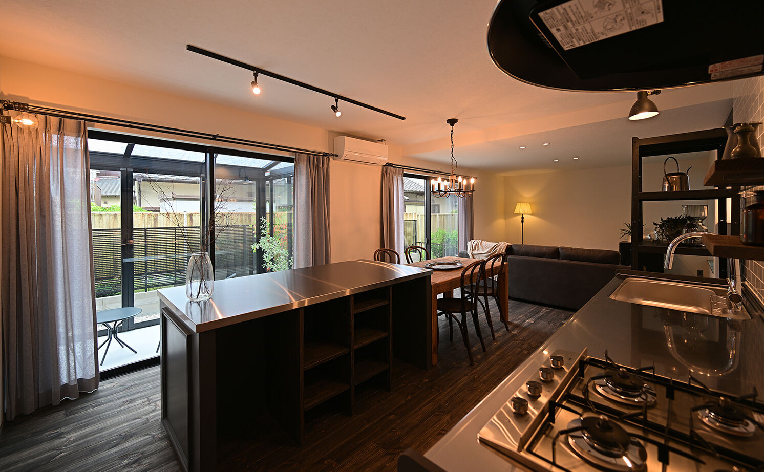 HOLOS HOME（ホロスホーム） 【知多郡｜サンルーム｜自然素材】シンプルな中に機能美が光る、ヨーロピアンスタイルが息づく家の建築実例画像7