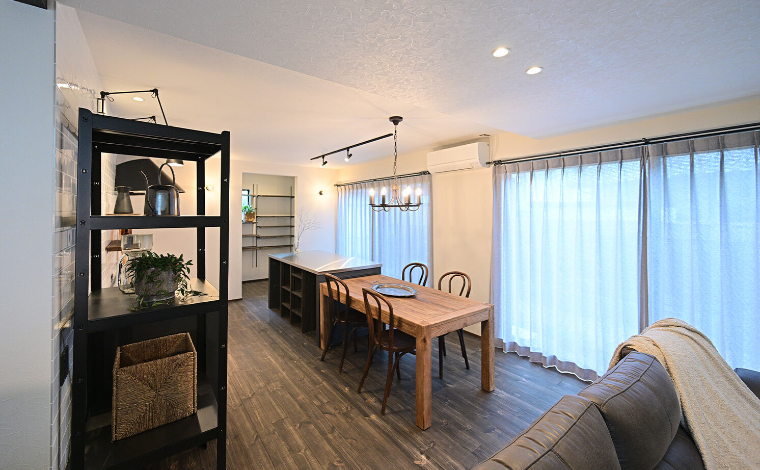 HOLOS HOME（ホロスホーム） 【知多郡｜サンルーム｜自然素材】シンプルな中に機能美が光る、ヨーロピアンスタイルが息づく家の建築実例画像8