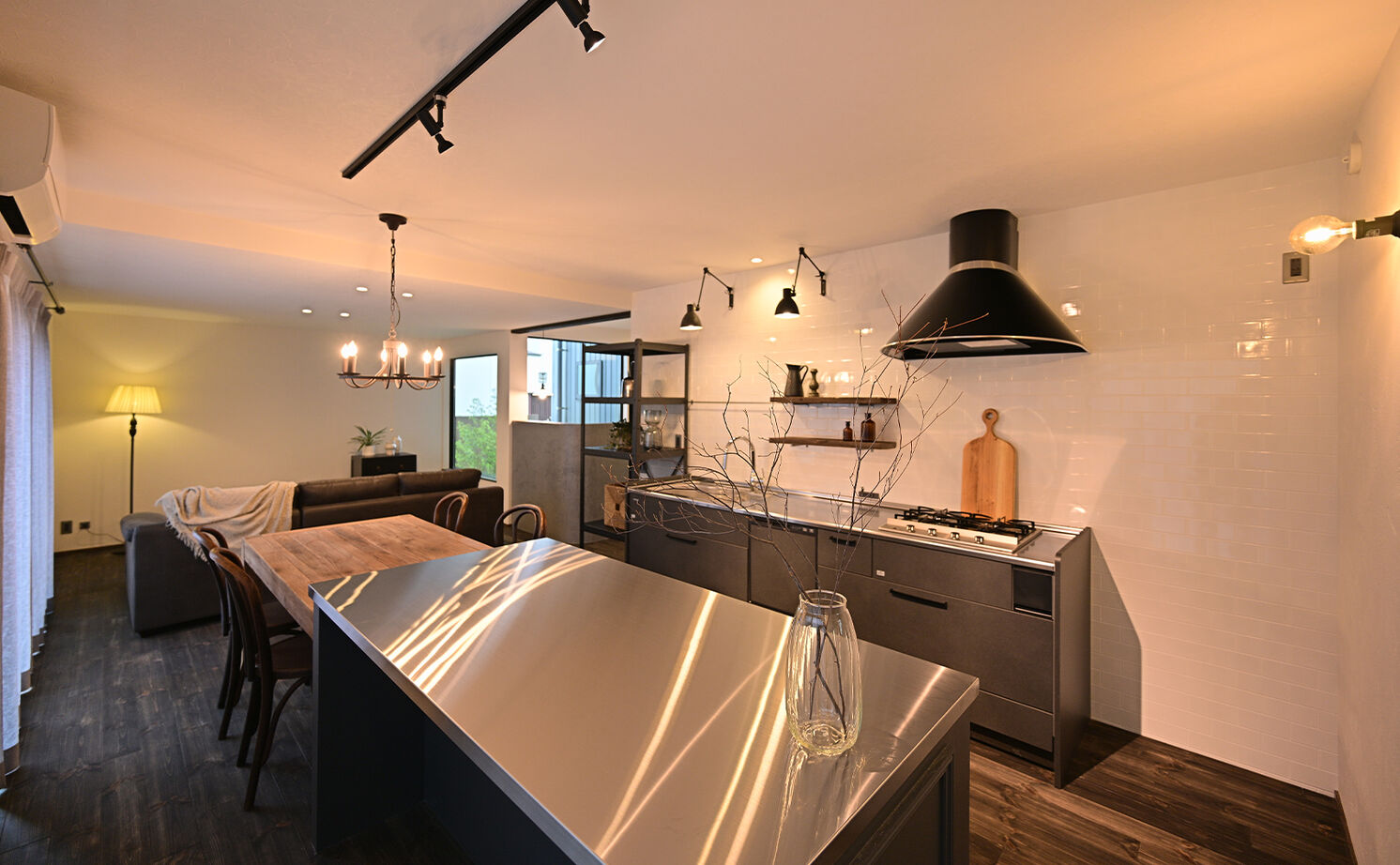 HOLOS HOME（ホロスホーム） 【知多郡｜サンルーム｜自然素材】シンプルな中に機能美が光る、ヨーロピアンスタイルが息づく家の建築実例画像9