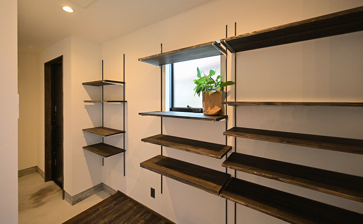 HOLOS HOME（ホロスホーム） 【知多郡｜サンルーム｜自然素材】シンプルな中に機能美が光る、ヨーロピアンスタイルが息づく家の建築実例画像11