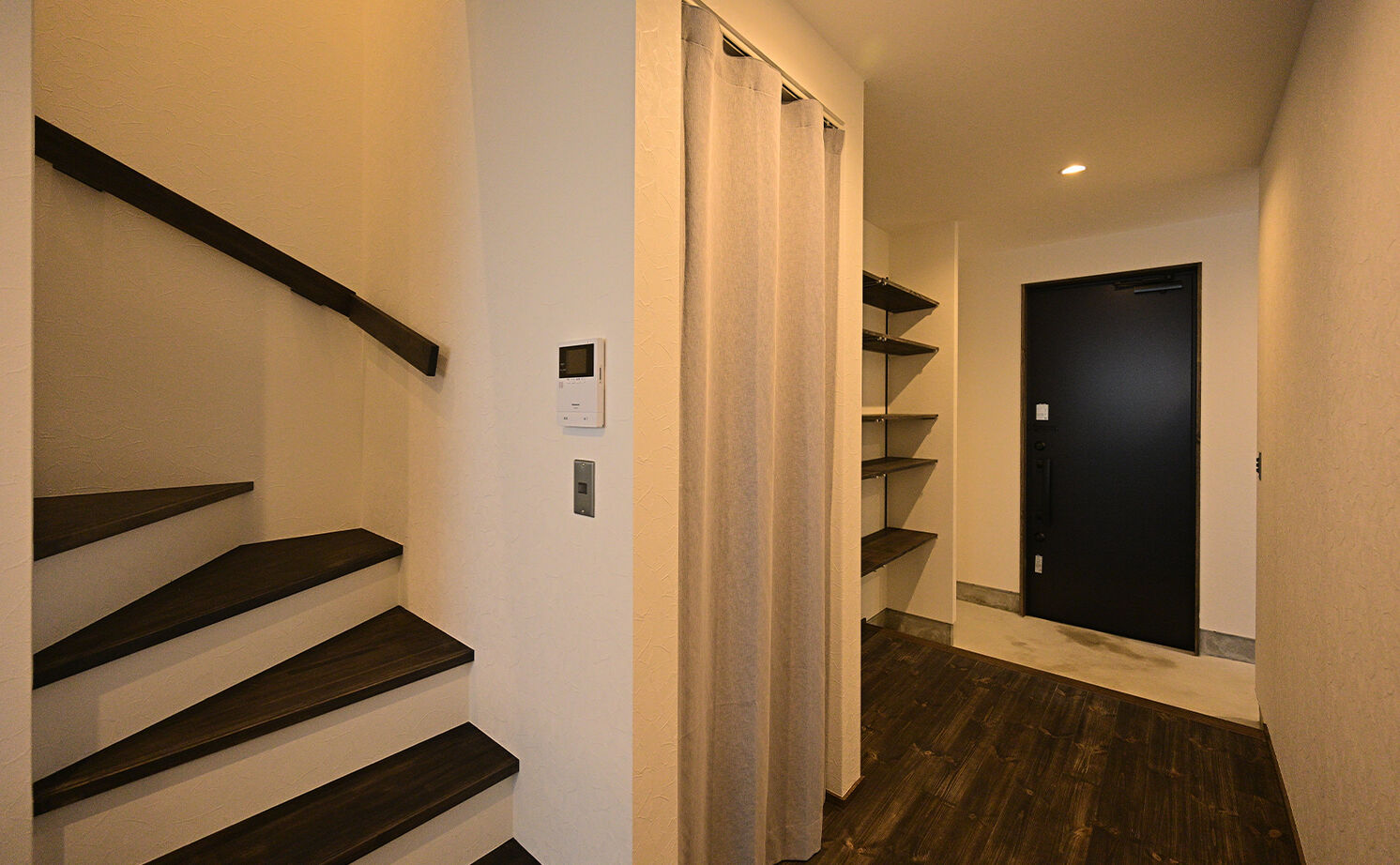 HOLOS HOME（ホロスホーム） 【知多郡｜サンルーム｜自然素材】シンプルな中に機能美が光る、ヨーロピアンスタイルが息づく家の建築実例画像15