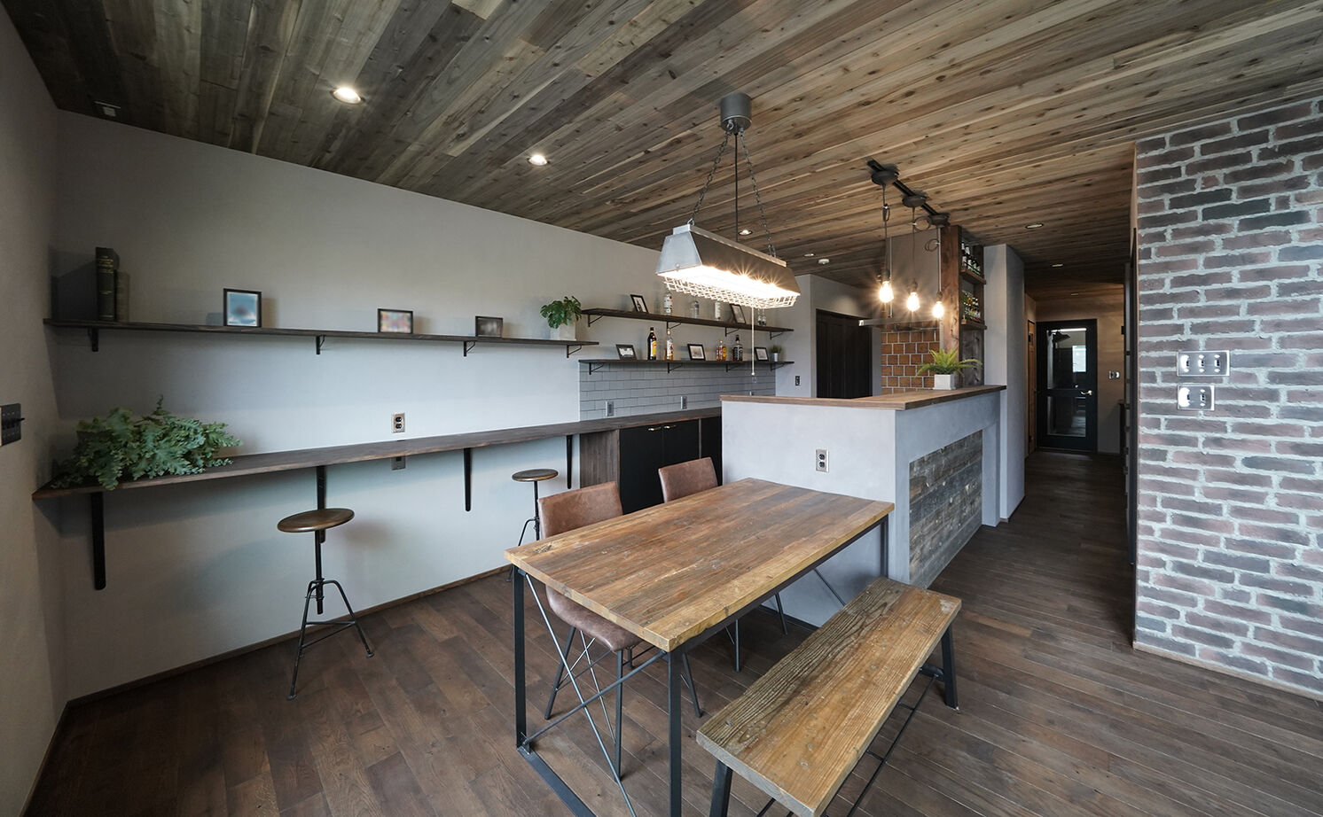 HOLOS HOME（ホロスホーム） 【西春日井郡｜レンガ貼り｜吹き抜け】時を重ねるごとに味わいを増す、ヴィンテージガレージハウスの建築実例画像3