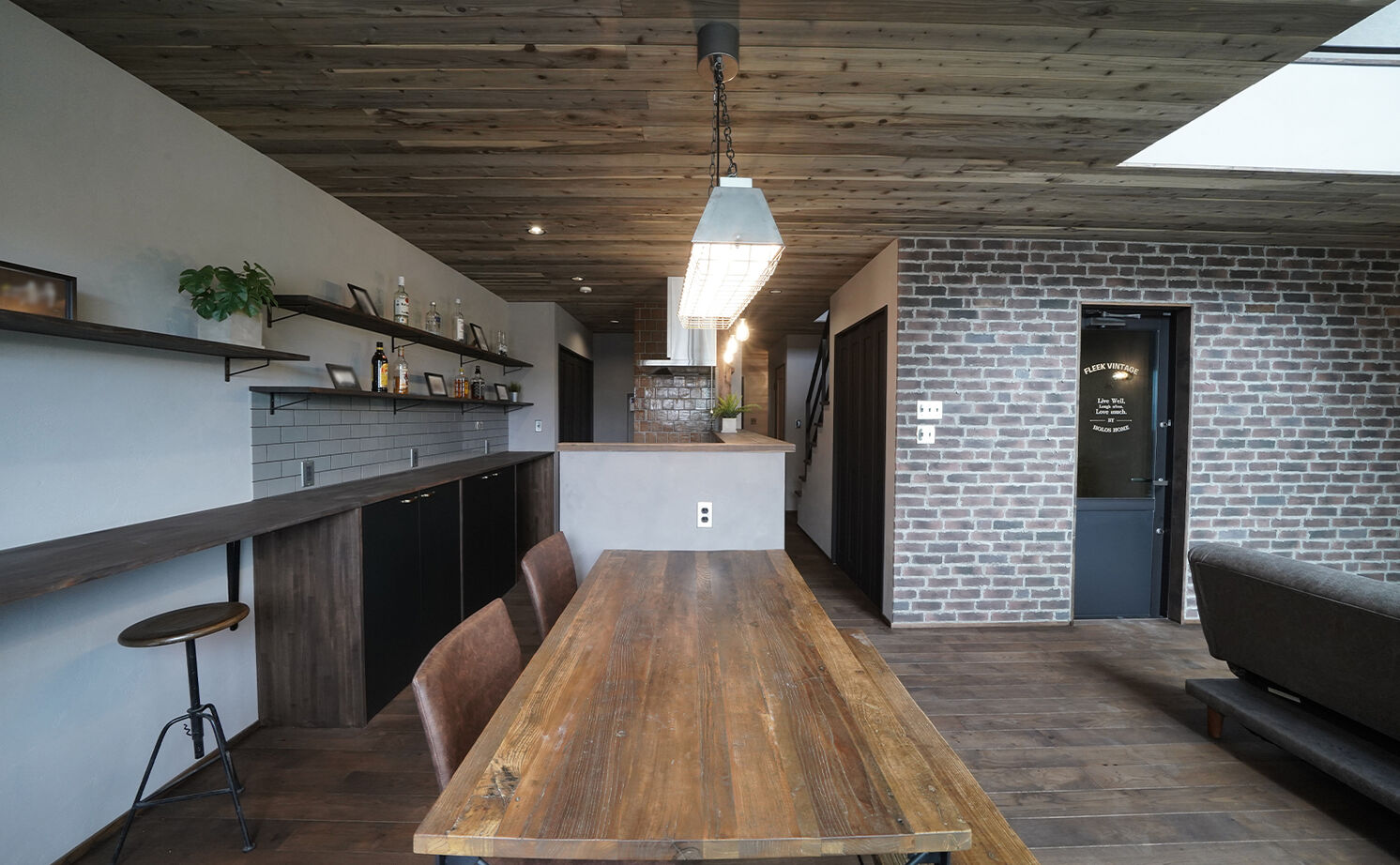 HOLOS HOME（ホロスホーム） 【西春日井郡｜レンガ貼り｜吹き抜け】時を重ねるごとに味わいを増す、ヴィンテージガレージハウスの建築実例画像4