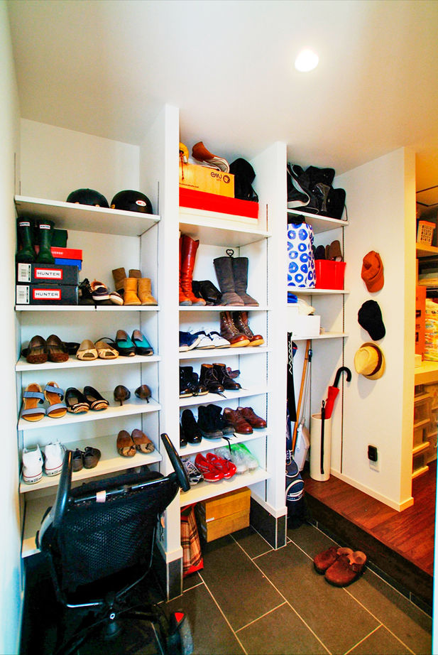 遊友建築工房 【神戸市/2000万円台/間取り図有】ガレージ上のウッドデッキにつながるLDK。光に満ちたリラックス空間の建築実例画像10