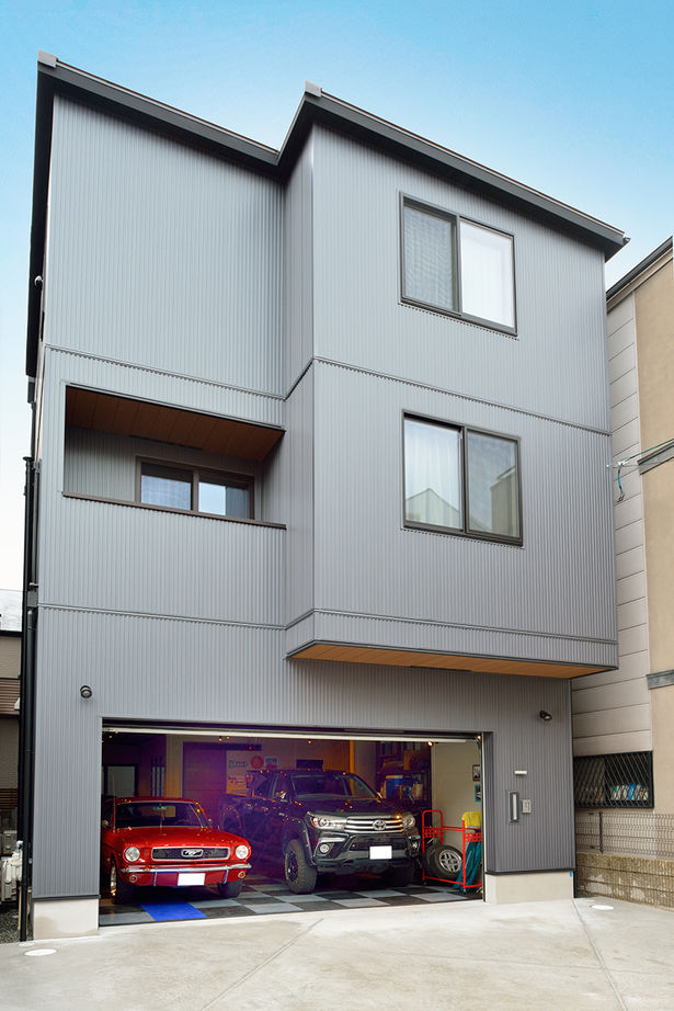 遊友建築工房 【神戸市/2000万円台】アメリカのヴィンテージカーを楽しむビルトインガレージハウスの建築実例画像2