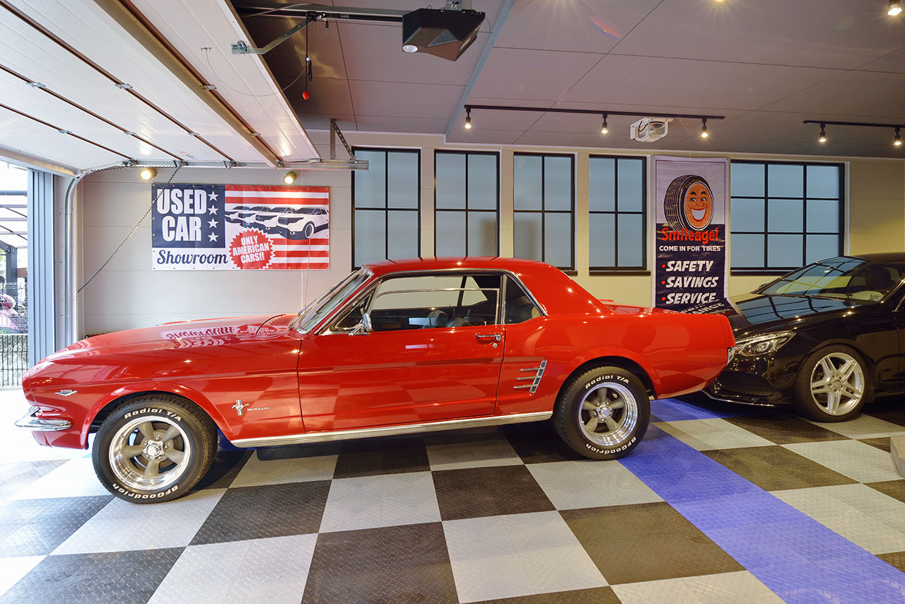 遊友建築工房 【神戸市/2000万円台】アメリカのヴィンテージカーを楽しむビルトインガレージハウスの建築実例画像3