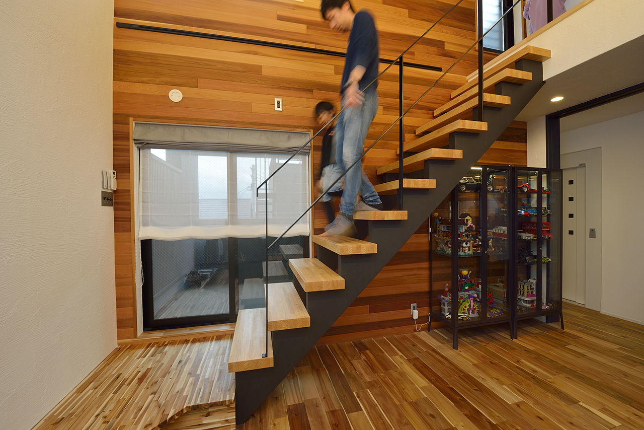 遊友建築工房 【神戸市/2000万円台】アメリカのヴィンテージカーを楽しむビルトインガレージハウスの建築実例画像7