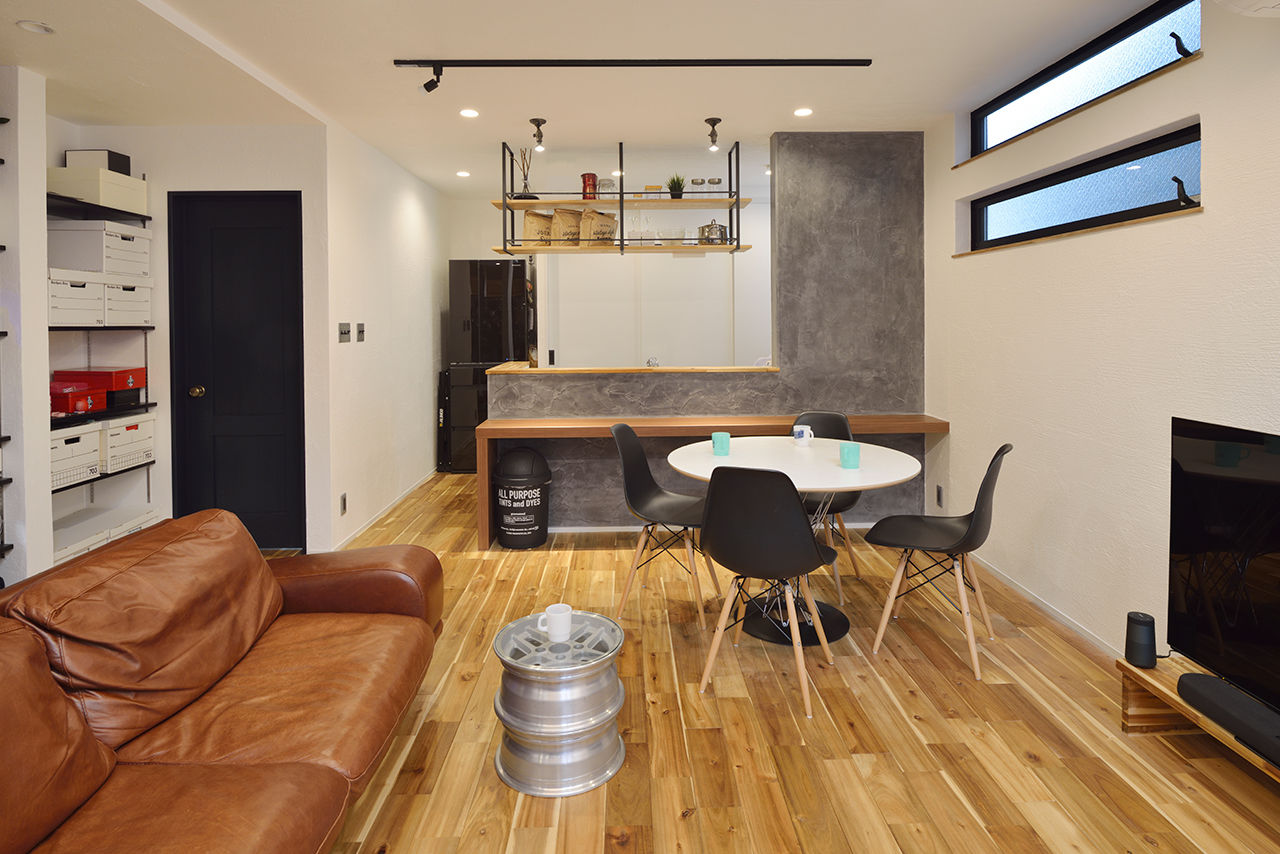 遊友建築工房 【神戸市/2000万円台】アメリカのヴィンテージカーを楽しむビルトインガレージハウスの建築実例画像8