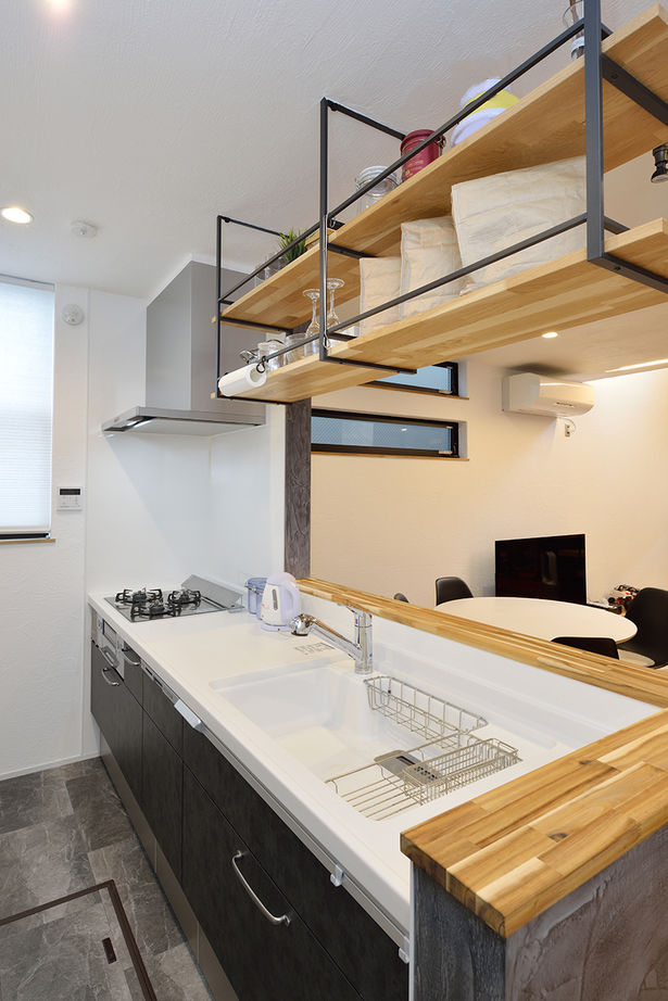 遊友建築工房 【神戸市/2000万円台】アメリカのヴィンテージカーを楽しむビルトインガレージハウスの建築実例画像9