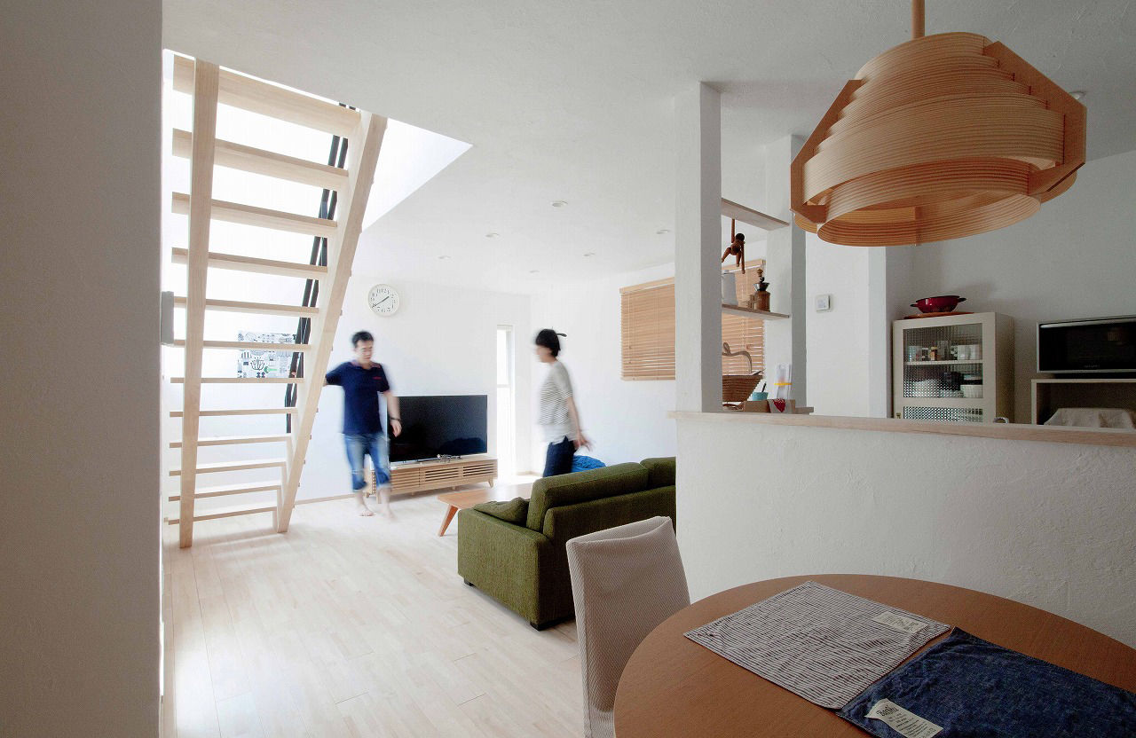 遊友建築工房 【尼崎市/1000万円台/20坪台/間取り図有】心地いい無垢床、漆喰壁。北欧インテリアの似合う狭小の家の建築実例画像3