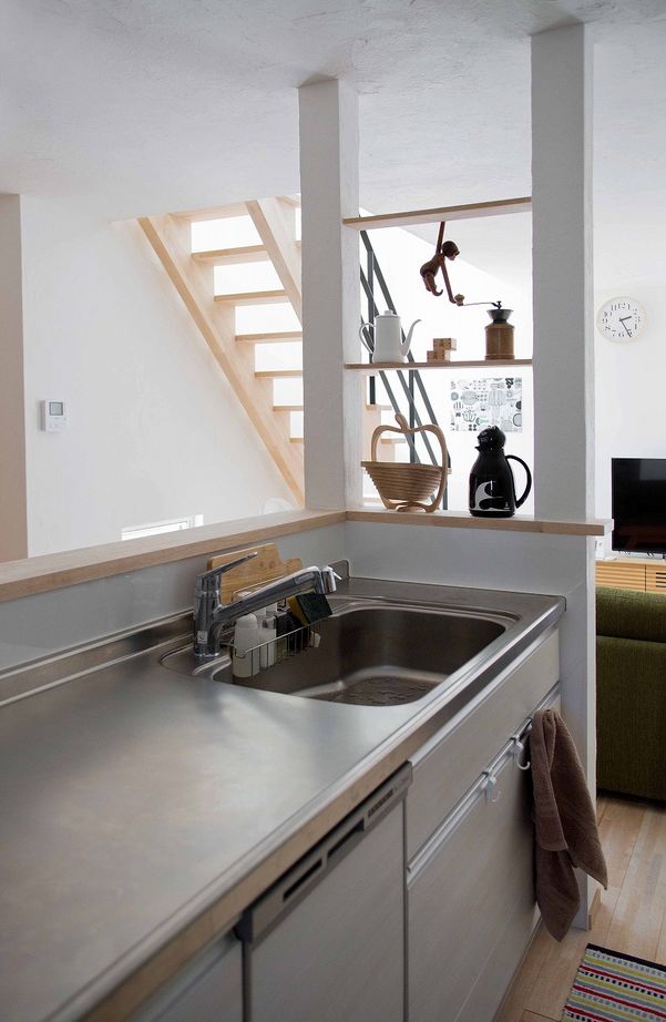 遊友建築工房 【尼崎市/1000万円台/20坪台/間取り図有】心地いい無垢床、漆喰壁。北欧インテリアの似合う狭小の家の建築実例画像5