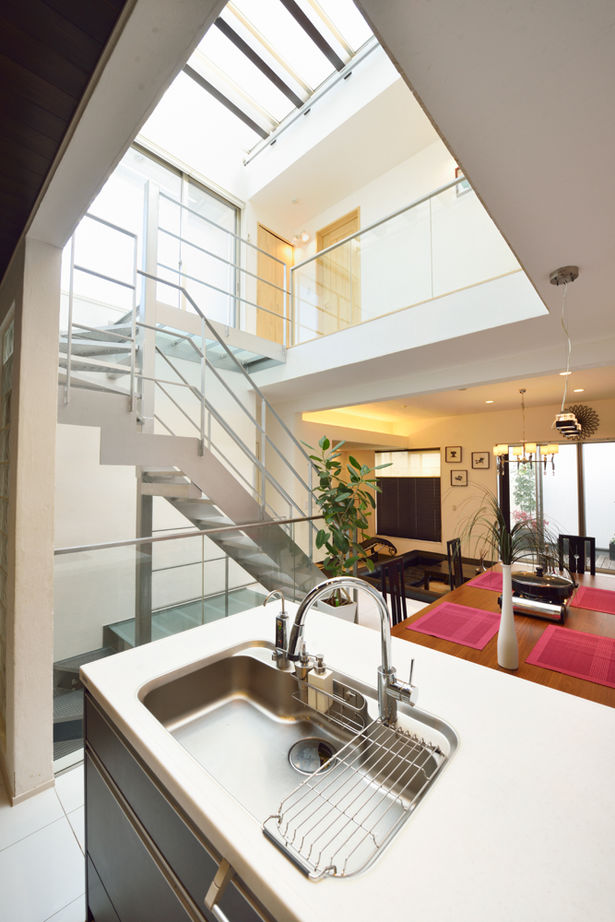 遊友建築工房 【尼崎市/3000万円台/インナーガレージ/間取り図有】ビルトインガレージに愛車2台ゆったり格納、3階建ての建築実例画像6