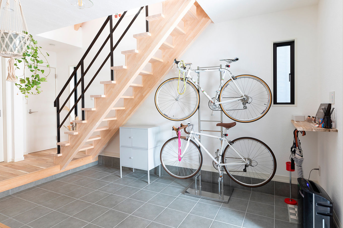 遊友建築工房 【西宮市/2000万円台/20坪台/間取り図有】クールなデザインの3階建て。室内へ入れば驚きの広さ、明るさ！の建築実例画像2