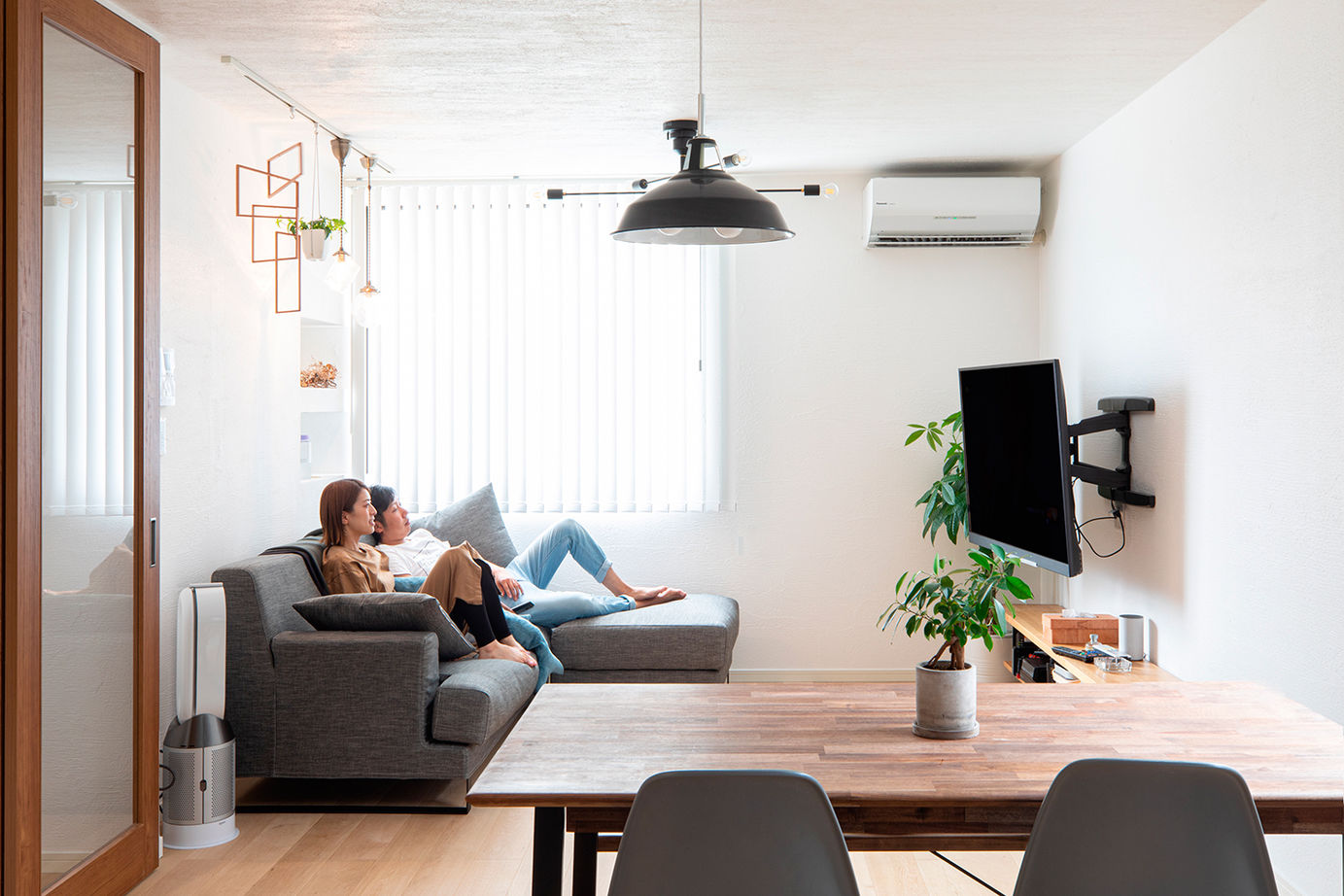 遊友建築工房 【西宮市/2000万円台/20坪台/間取り図有】クールなデザインの3階建て。室内へ入れば驚きの広さ、明るさ！の建築実例画像3