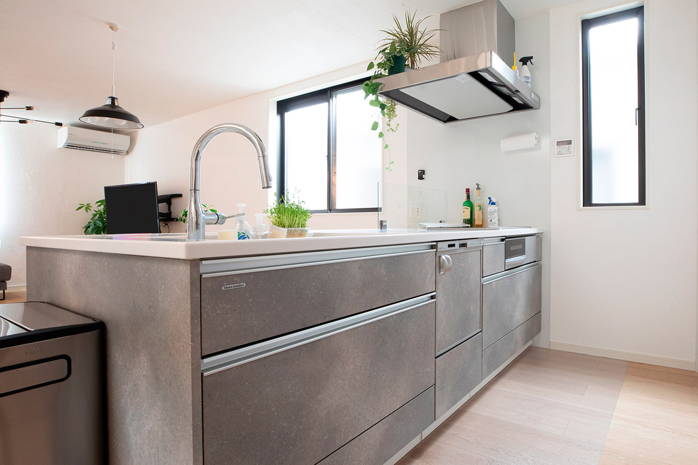 遊友建築工房 【西宮市/2000万円台/20坪台/間取り図有】クールなデザインの3階建て。室内へ入れば驚きの広さ、明るさ！の建築実例画像7