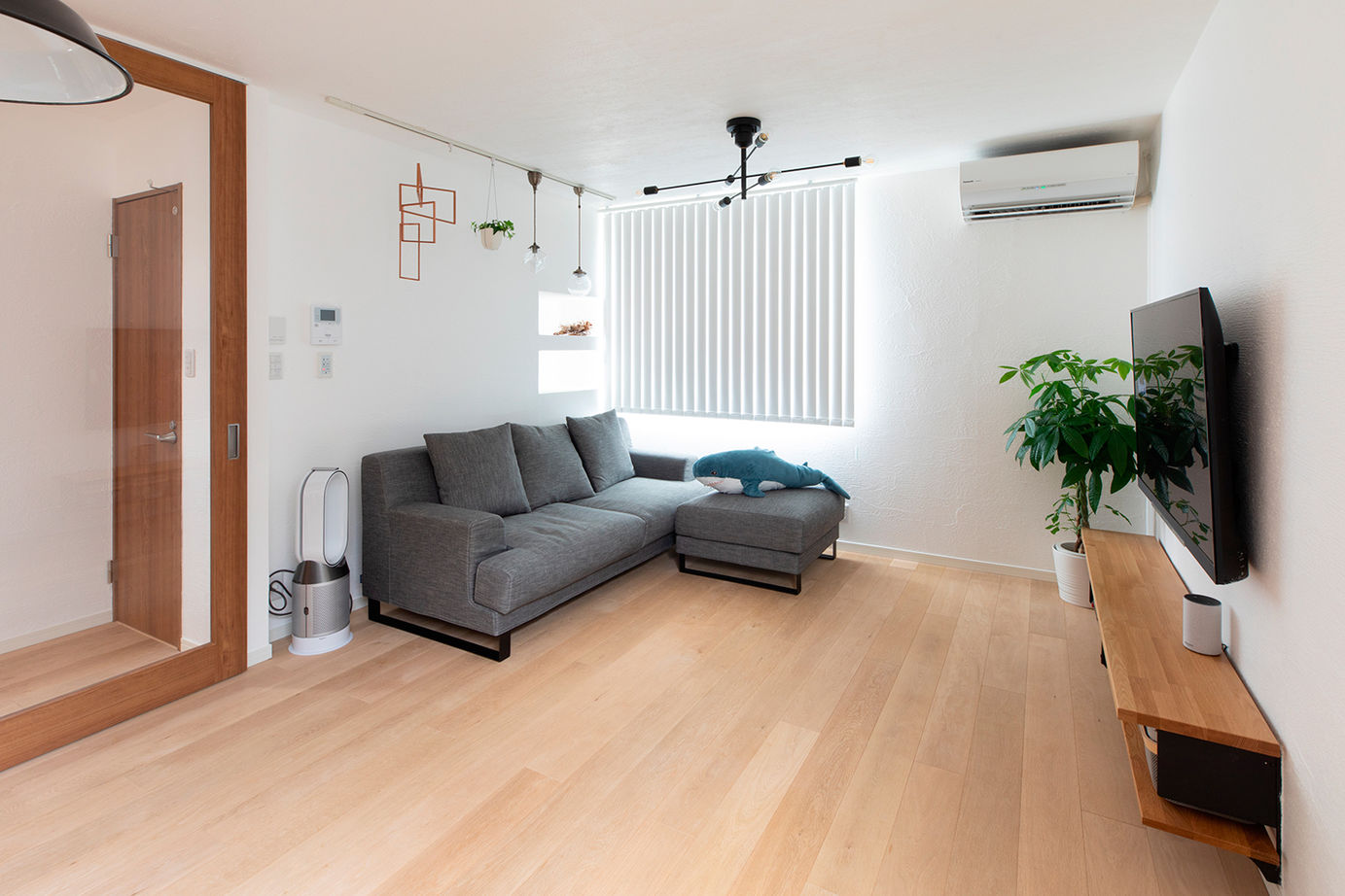 遊友建築工房 【西宮市/2000万円台/20坪台/間取り図有】クールなデザインの3階建て。室内へ入れば驚きの広さ、明るさ！の建築実例画像8