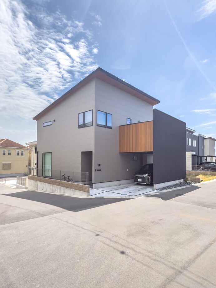 遊友建築工房 日常を忘れさせるような洗練されたデザインと、細部にまでこだわった機能美を両立させた上質な住まいの建築実例画像