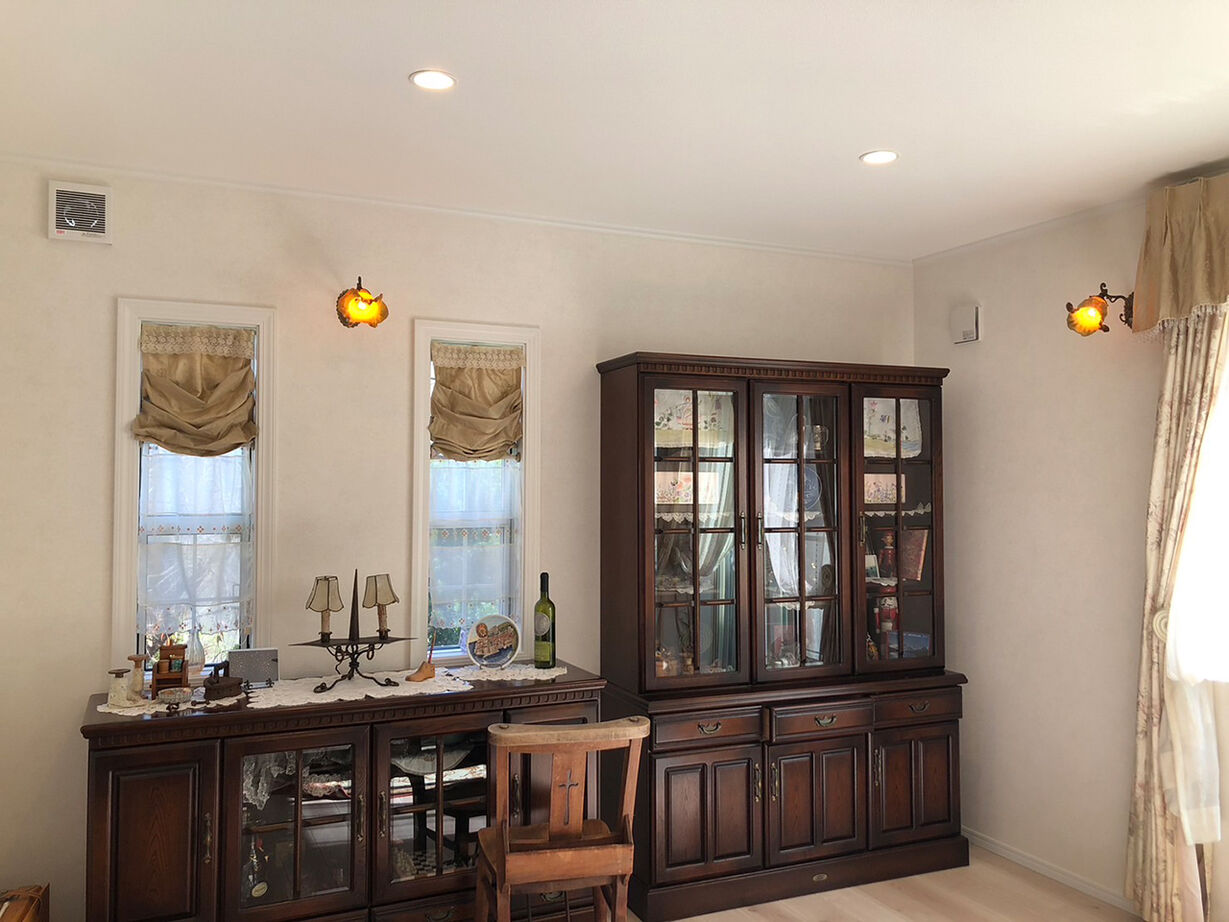 北条建設 【2500～2999万円/フレンチモダン】石貼りと塗り壁の外壁。お気に入りの家具でゲストをおもてなしの建築実例画像5