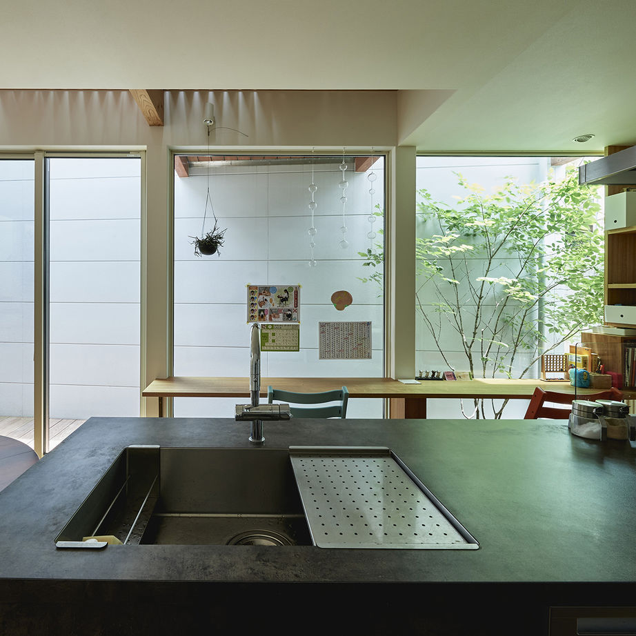 タカノホーム 【中庭/バルコニー】余白と光を採りこみながら　のびやかに暮らす家　の建築実例画像2