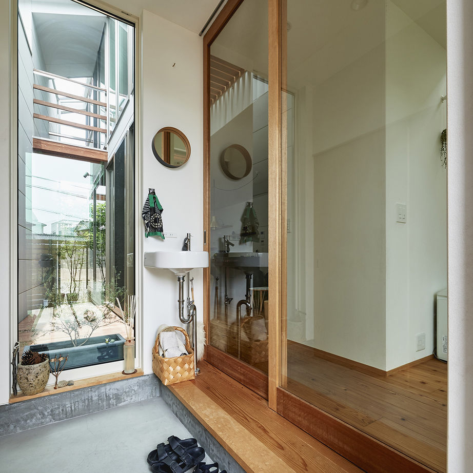 タカノホーム 【中庭/バルコニー】余白と光を採りこみながら　のびやかに暮らす家　の建築実例画像9