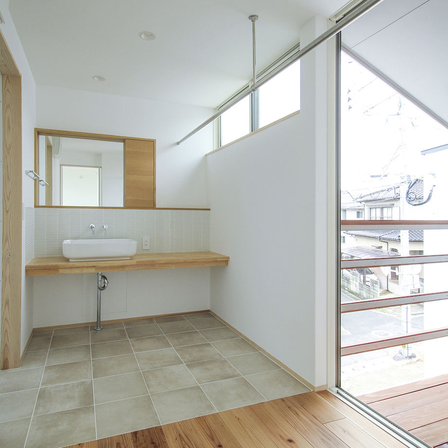 タカノホーム 【中庭/バルコニー】余白と光を採りこみながら　のびやかに暮らす家　の建築実例画像10