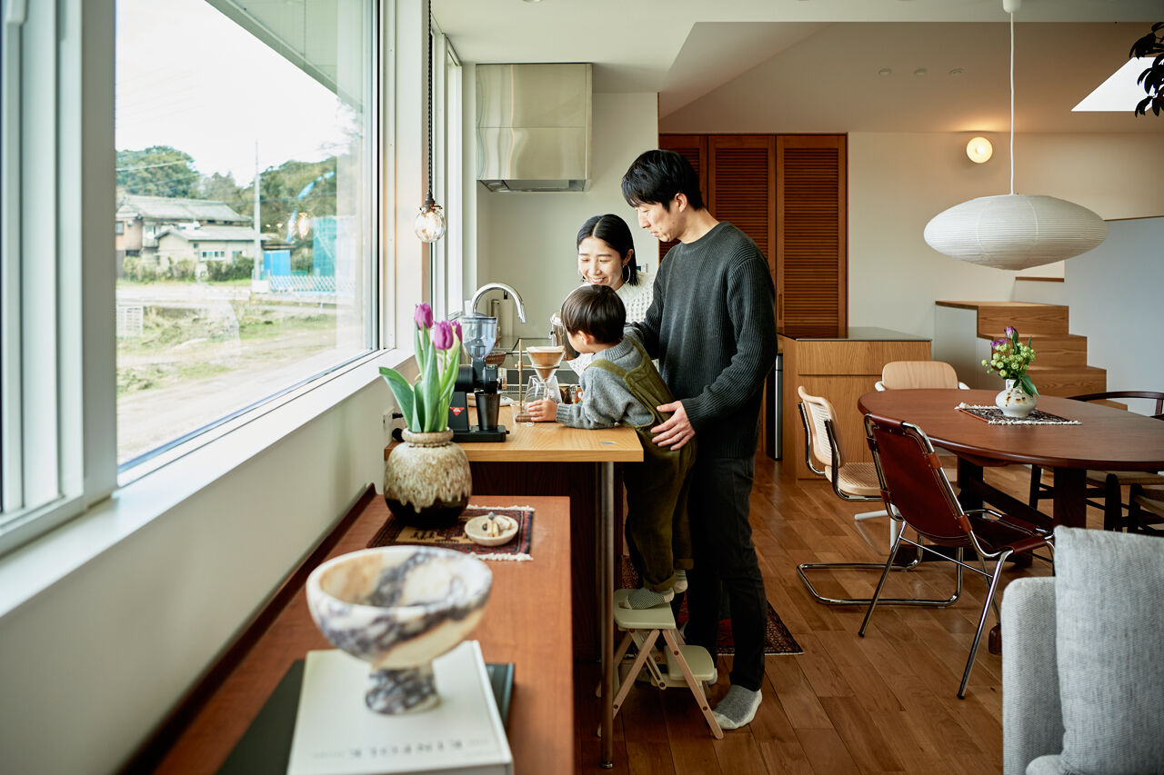 タカノホーム 【景色を楽しむ／大好きなインテリアを活かす】家族と過ごす、大切な日々をかたちにした家の建築実例画像3