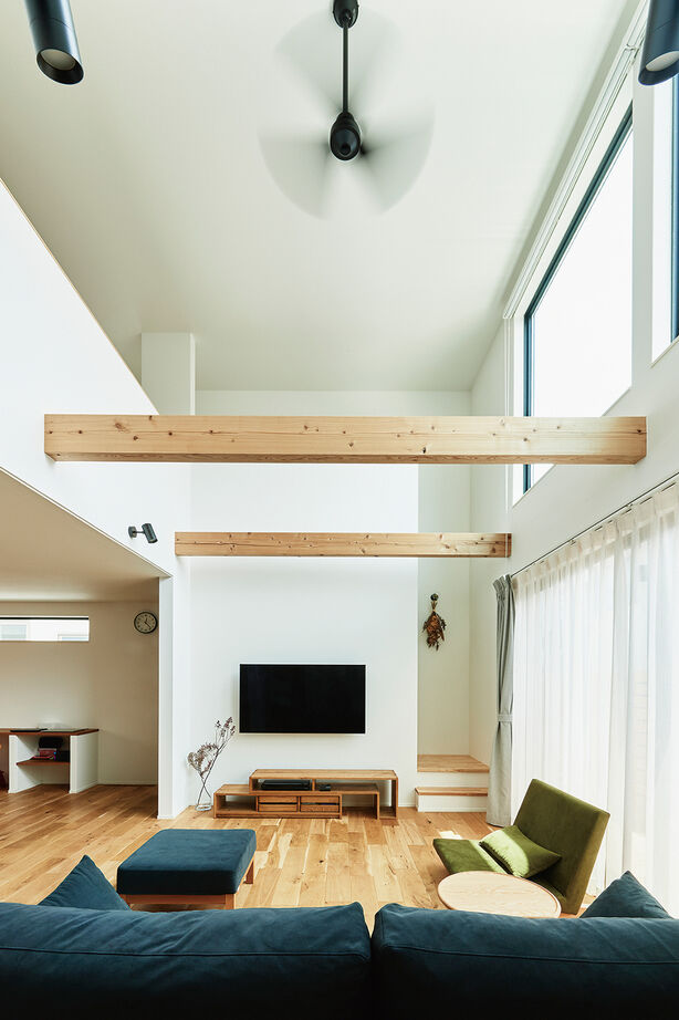 タカノホーム 【吹抜けを通じて家族がつながる】機能も空間もギュッと詰め込んで、心地よい家族のじかんを手に入れるの建築実例画像3